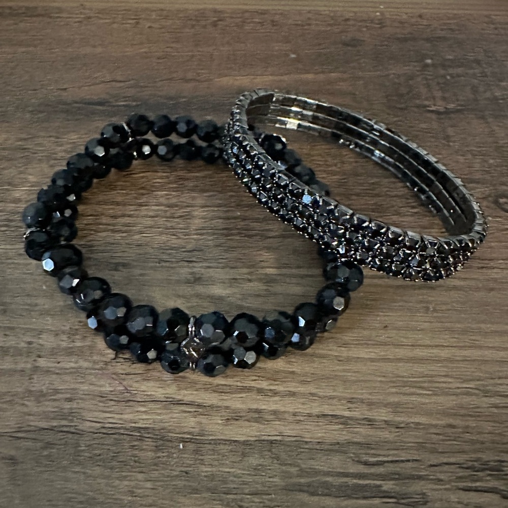 Set of black bracelets and necklace - Picture 3 of 5